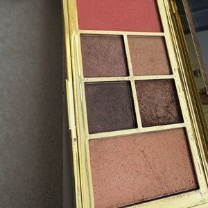 Luxurious Makeup Palette with Rich Colors